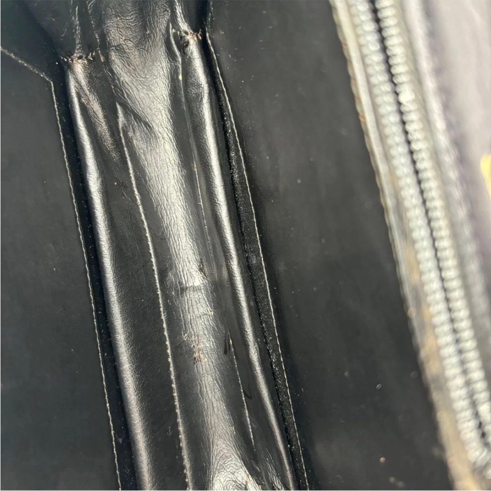 Gucci Black Shoulder Bag with Gold Details - Picture 11 of 14